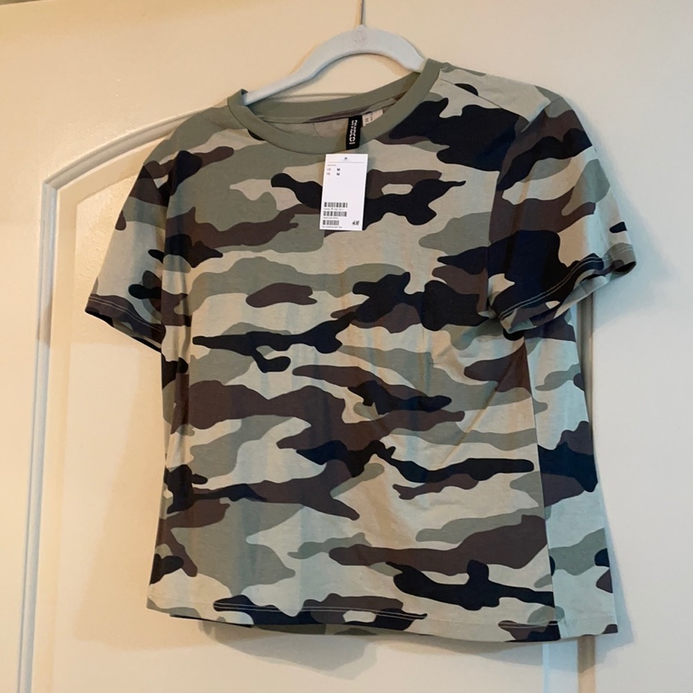 H&M camp cropped tee